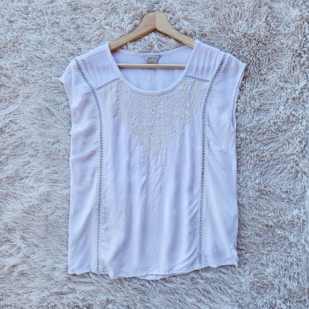 Ariat White Embroidered‎ Sleeveless Blouse